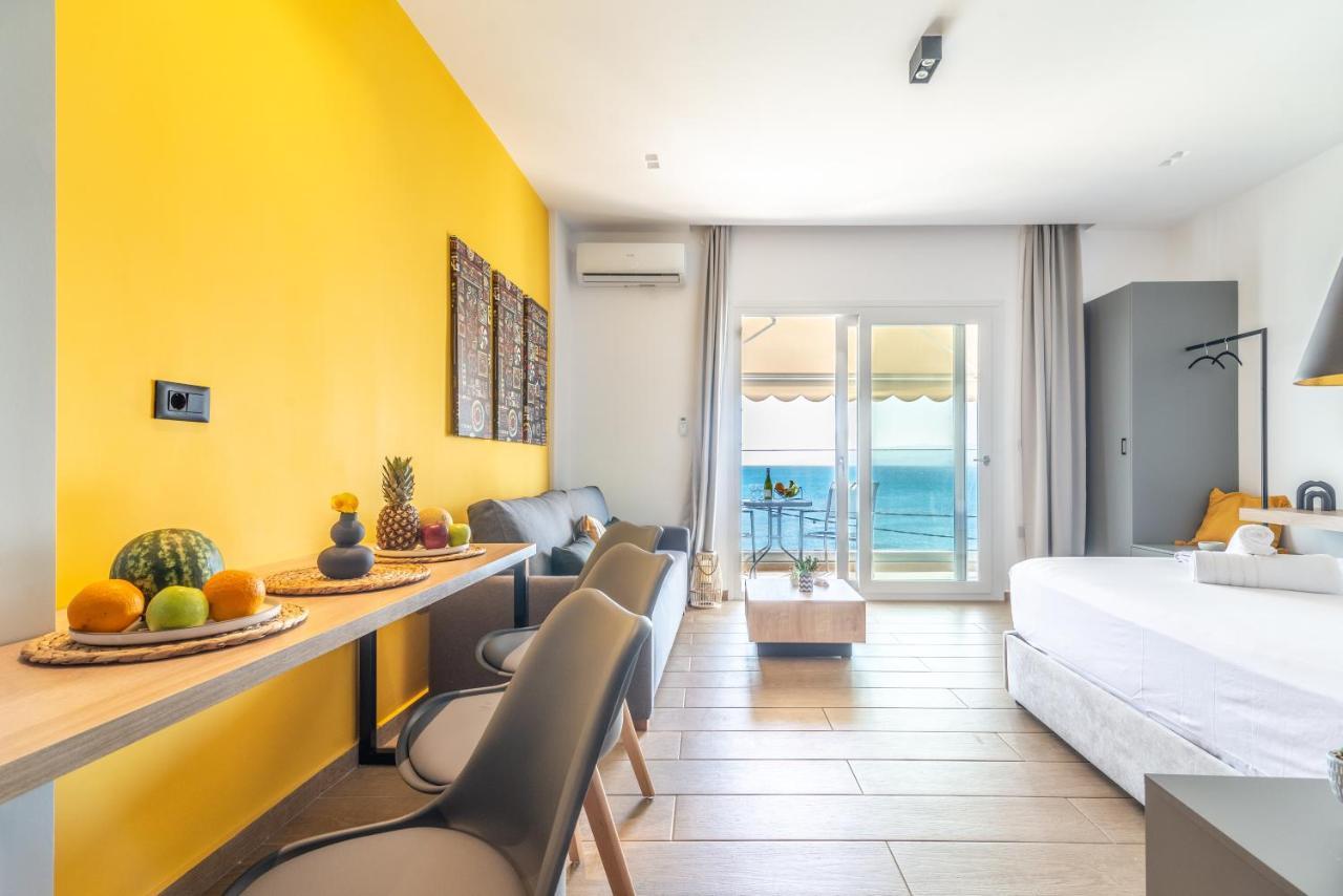 Luxury Seaside Apartament *