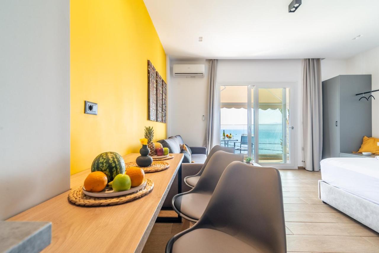 Luxury Seaside Apartament *