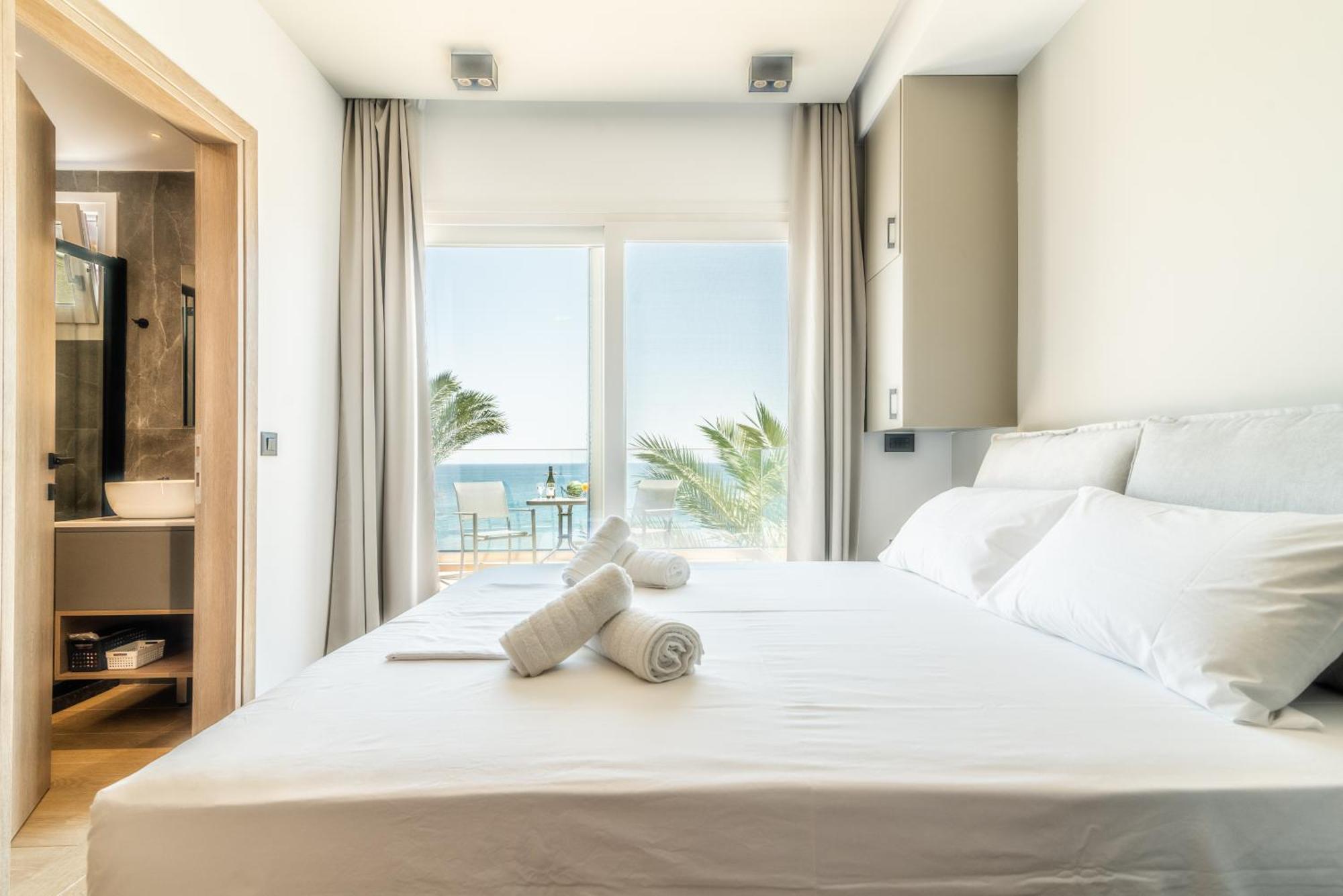 Luxury Seaside Apartament *